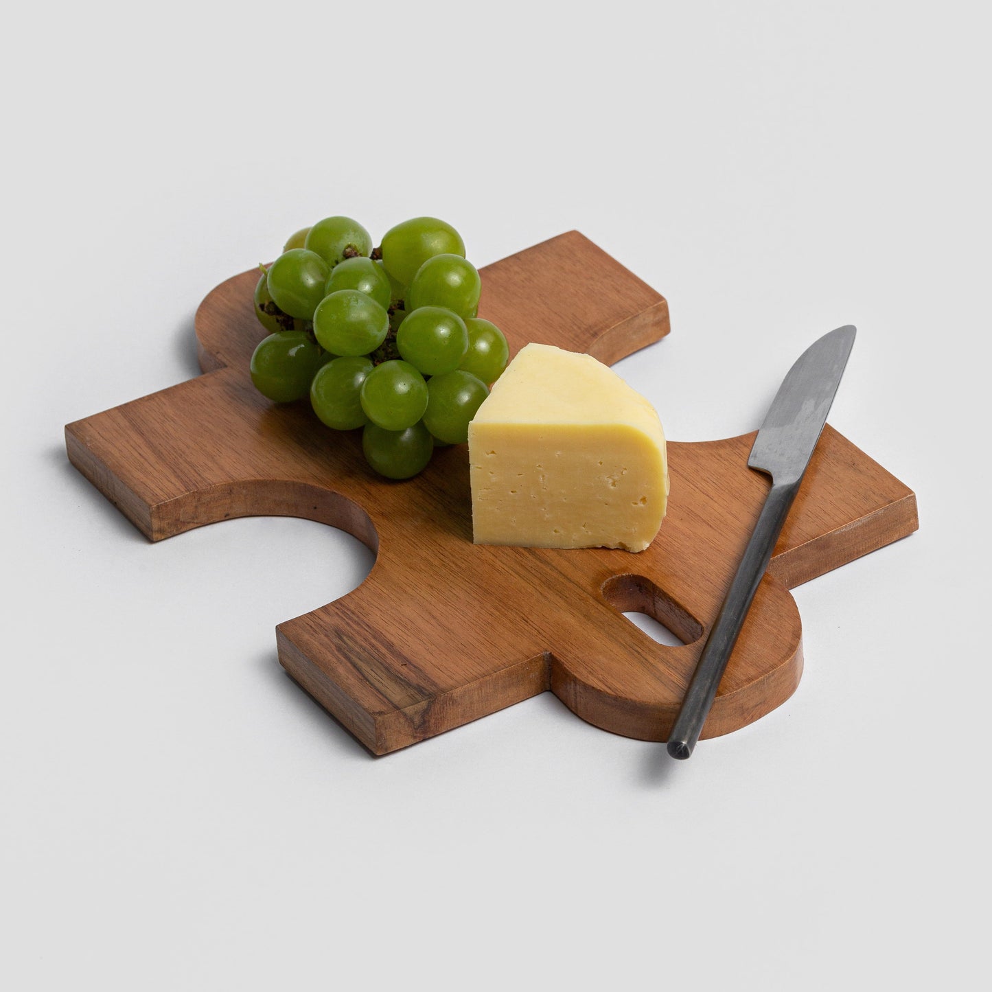 Puzzle piece wooden cutting board - 11
This playful serving tray adds a pop of Andean joy to any space.